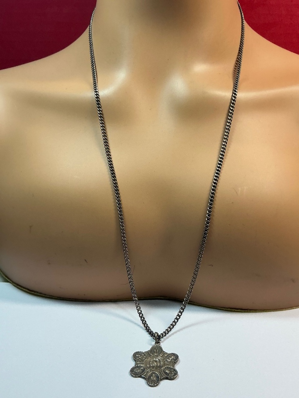 Vintage Sterling Silver Seven Way Medallion Pendant Necklace. 28.5 inches long